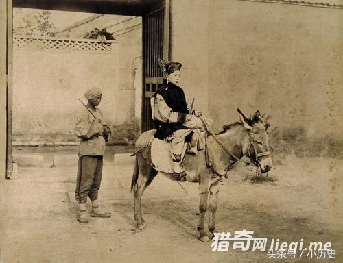 �峯����Ƭ����Ů��¿���ţ���Ա����̧��Σ���˫С��ͦ����(1)