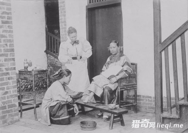 30�ž�ʱ����Ů�˵�����Ƭ���ع���С��Ϊ�����Ǹ����(1)