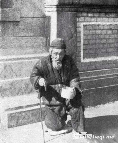 ����ǰ����Ƭ����ĩ�����ͷ��ؤ�����ﶼ����һ���򹷹�(1)