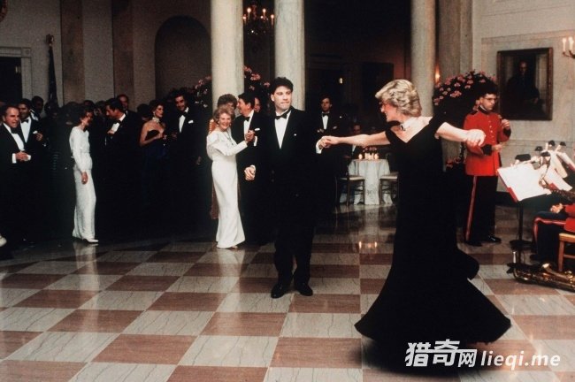 �ϼ���ϴ�裬����ӵ��и�������һЩӰ��������˵ġ�����ʷ��(1)