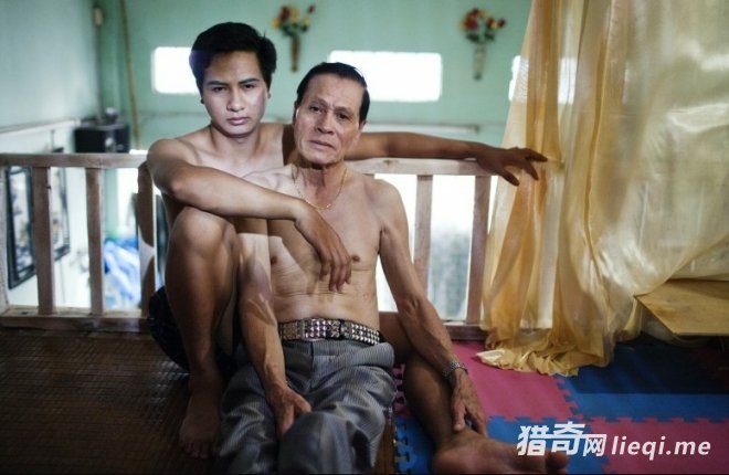 ʵ��Խ��ͬ�����ߵ���ʵ�������ֱ������(1)