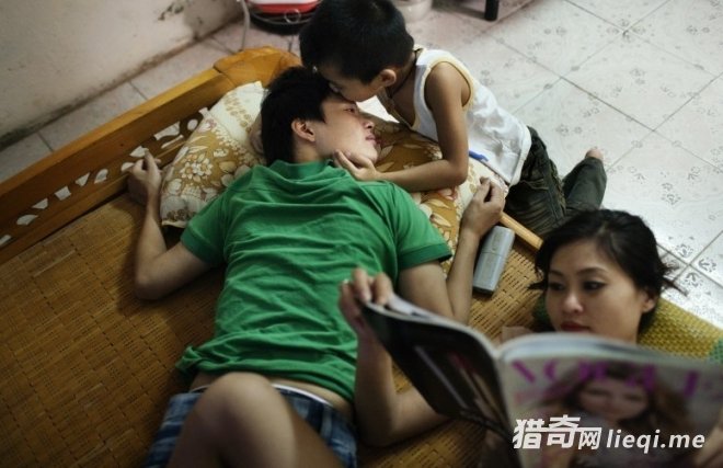 ʵ��Խ��ͬ�����ߵ���ʵ�������ֱ������(1)