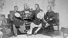 �������Ƭ ��ͷС������ʱ�д�Ƭ